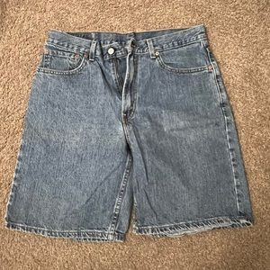Medium-Denim Levi’s Short